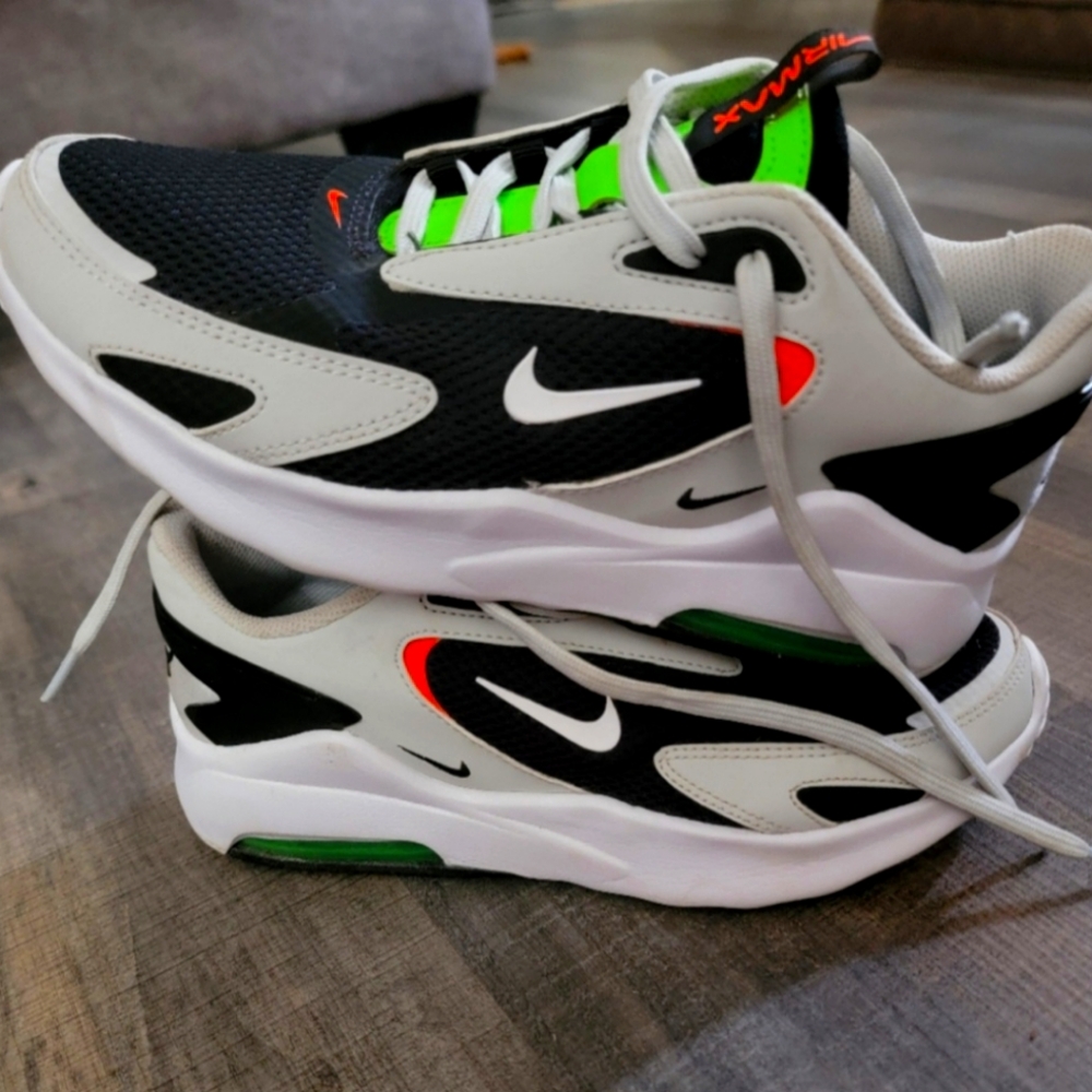 Nike airmax bolt size 7